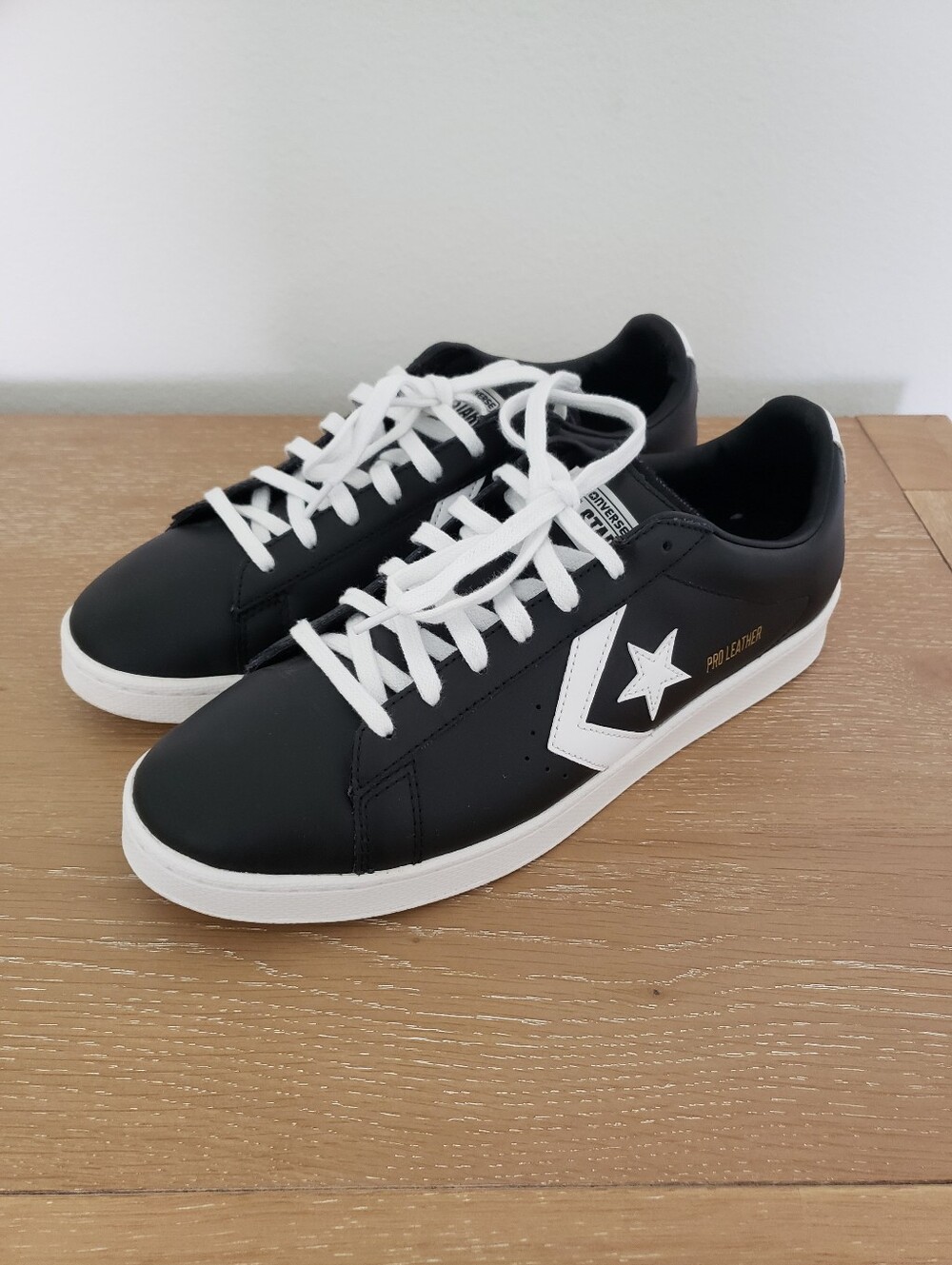 Men's Converse Pro Leather Low Top Sneakers - Black & White